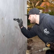 Hulmursisolering af grå mur