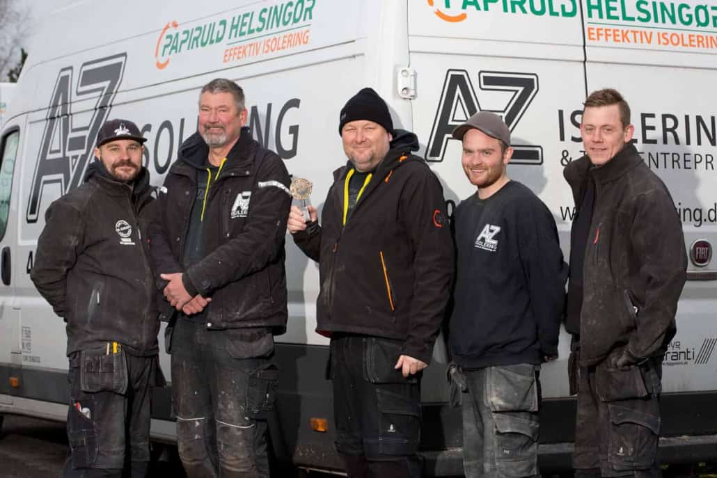 A-Z Isolering med pokal fra Årets Isolatør 2020